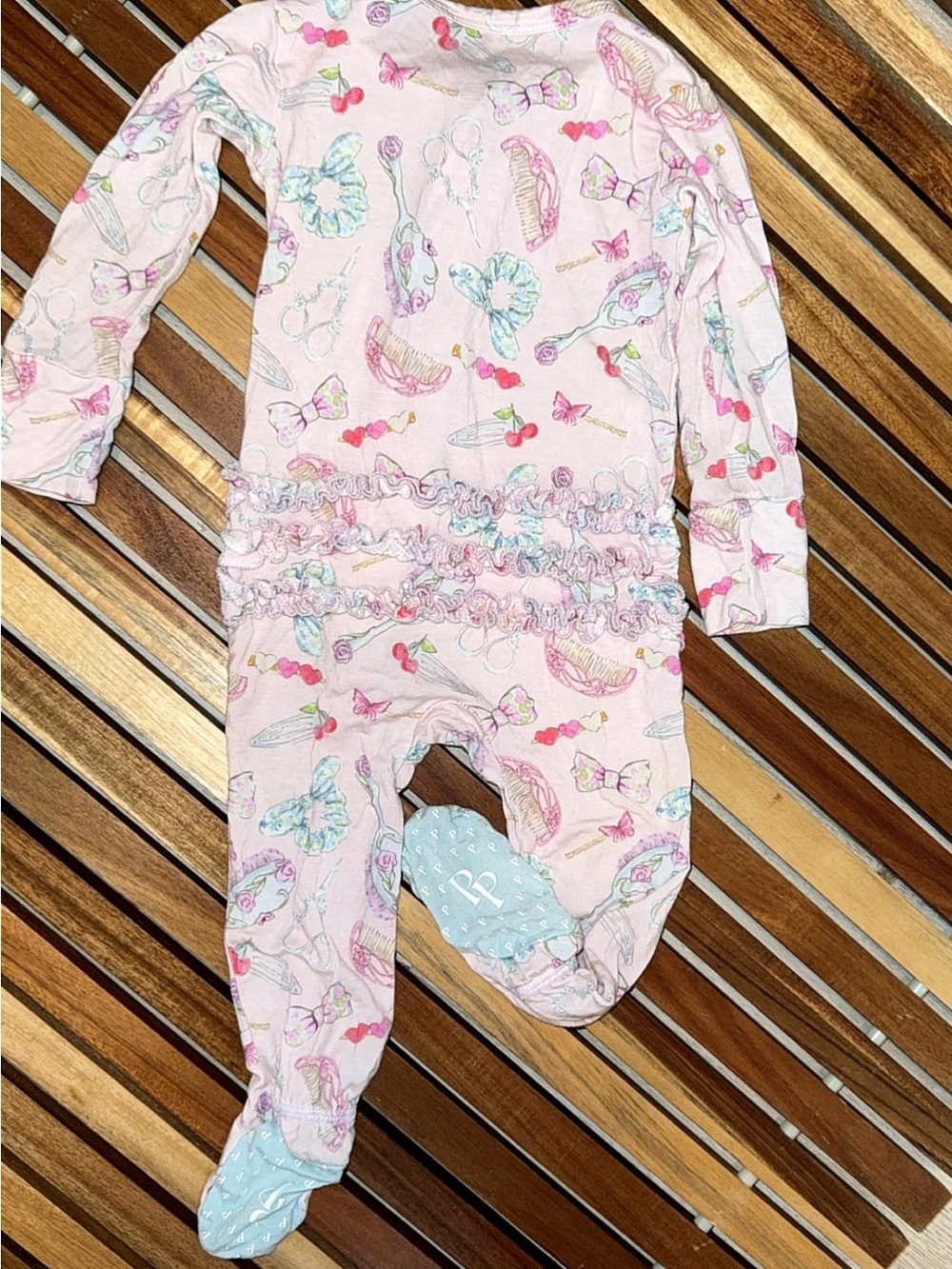 Posh Peanut Carlita Hair Salon 6-9 Ruffle Footed onesie pajamas baby Bamboo EUC - Picture 4 of 7